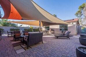 Outdoor dining - PHX Retreat | 2 Bedroom 2 Bath Home in Historic Neighborhood (Phoenix)