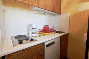 Fridge, microwave, coffee/tea maker, toaster