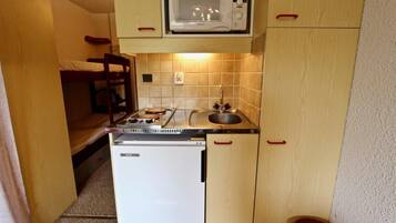 Réfrigérateur, cafetiÚre/bouilloire