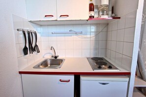 Fridge, microwave - 100m from ski slopes, 1st floor, balcony, tv, ski locker, 19m², Chamrousse (Chamrousse)
