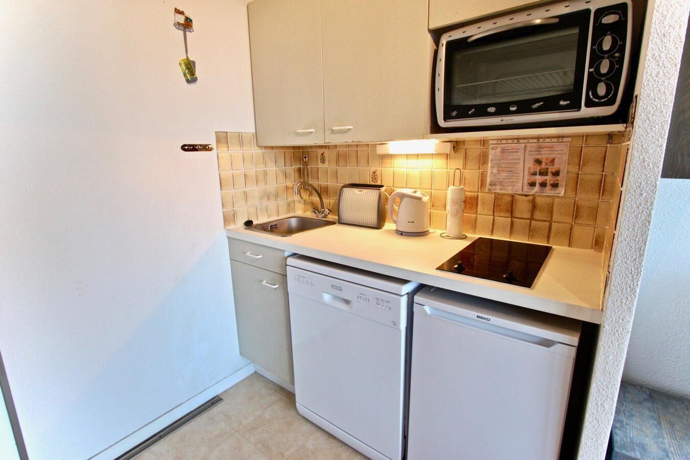 Fridge, microwave, dishwasher, coffee/tea maker