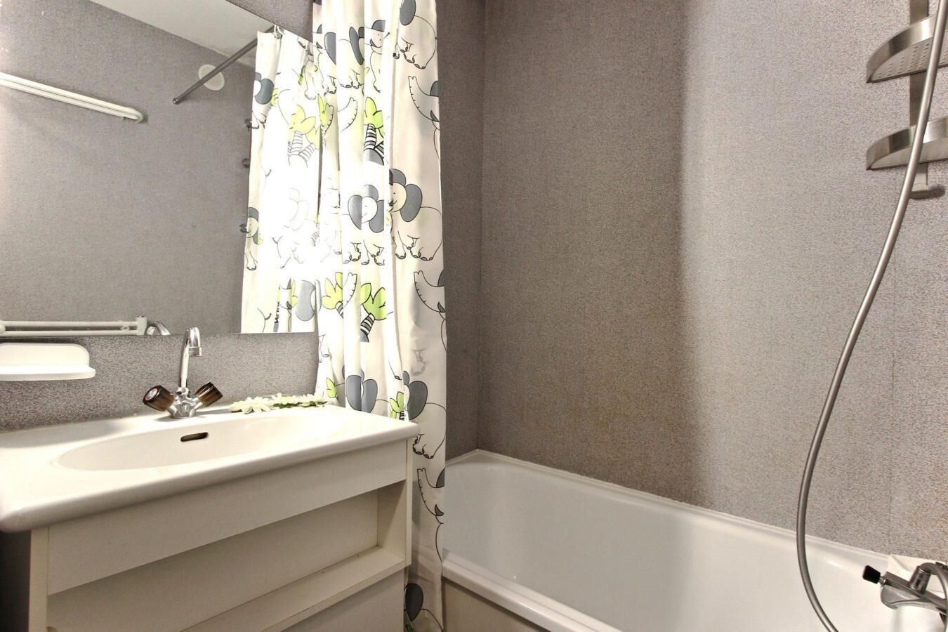 Bathtub