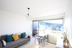 Living area - 20m from resort center, 2nd floor, balcony, tv, 30m², Chamrousse (Chamrousse)
