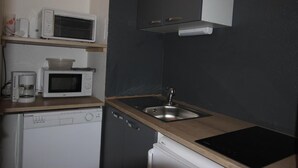 A compact kitchen with a microwave, coffee maker, and a dishwasher. - 150m from ski slopes, 2nd floor, balcony, tv, 30m², Chamrousse (Chamrousse)