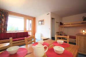 Interior - 100m from ski slopes, 2nd floor, view valley, balcony, tv, 40m², Les Arcs (Les Arcs)