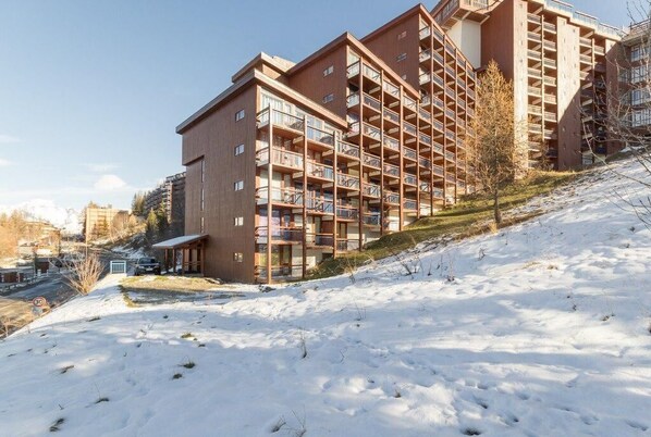 Exterior - 100m from ski slopes, 2nd floor, view valley, balcony, tv, 40m², Les Arcs (Les Arcs)