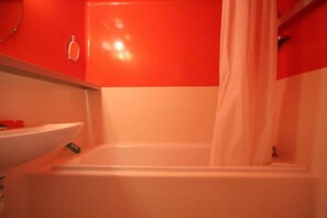 Bathtub