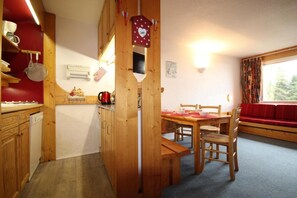 Dining - 50m from resort center, 2nd floor, view valley, balcony, tv, 40m², Les Arcs (Les Arcs)