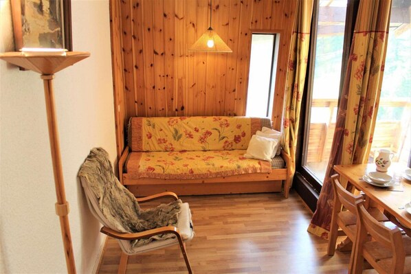 Living area - 100m from ski slopes, tv, ski locker, 39m², Vars (Vars)