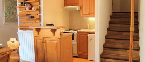 冷蔵庫、電子レンジ、オーブン、コーヒー / ティーメーカー