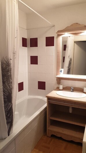 Bathtub