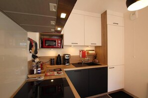 Réfrigérateur, micro-ondes, four, lave-vaisselle