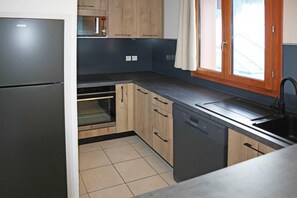 Kühlschrank, Mikrowelle, Ofen, Geschirrspüler