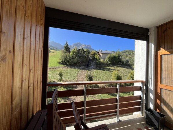Property grounds - 100m from ski slopes, 4th floor, terrace, tv, 70m², Sauze - Super Sauze (Enchastrayes)
