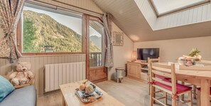 Living area - 50m from ski slopes, 4th floor, balcony, tv, ski locker, 57m², Champagny-en-Vanoise (Champagny-en-Vanoise)