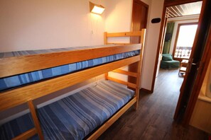 Room - 100m from resort center, 2nd floor, view ski slopes, balcony, tv, ski locker, 22m², Les Saisies (Les Saisies)