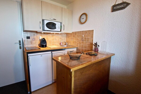 Kühlschrank, Mikrowelle, Geschirrspüler