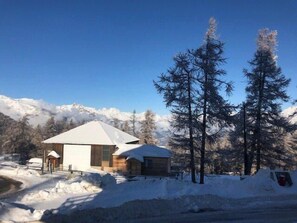 Exterior - 50m from ski slopes, 1st floor, view mountain, balcony, tv, ski locker, 20m², Risoul (Risoul)