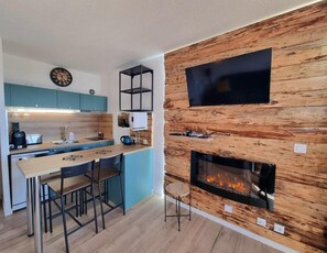 Refrigerador, microondas, lavavajillas y cafetera y tetera 