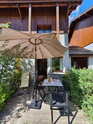 Outdoor dining - Chalet, 300m from ski slopes, terrace, parking, tv, 47m², Serre Chevalier (La Salle-les-Alpes)