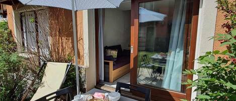 تناول الطعام بالخارج