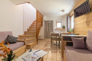 Living area - Chalet, terrace, parking, tv, 43m², Serre Chevalier (La Salle-les-Alpes)