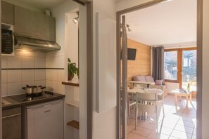 Fridge, microwave, dishwasher - Chalet, terrace, parking, tv, 43m², Serre Chevalier (La Salle-les-Alpes)