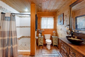 Hair dryer, towels - Huge mountain cabin with deck, hot tub,  WiFi, and view - dogs OK (Blairsville)