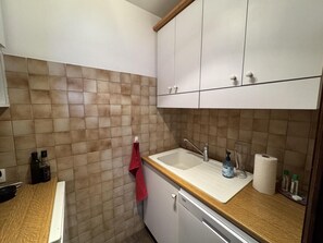 Frigorifero, microonde, forno, lavastoviglie