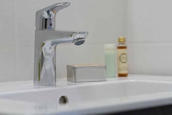 Shower - 4th floor, balcony, parking, tv, ski locker, 17m², Serre Chevalier (Saint-Chaffrey)