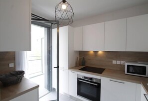 Kühlschrank, Mikrowelle, Ofen, Geschirrspüler