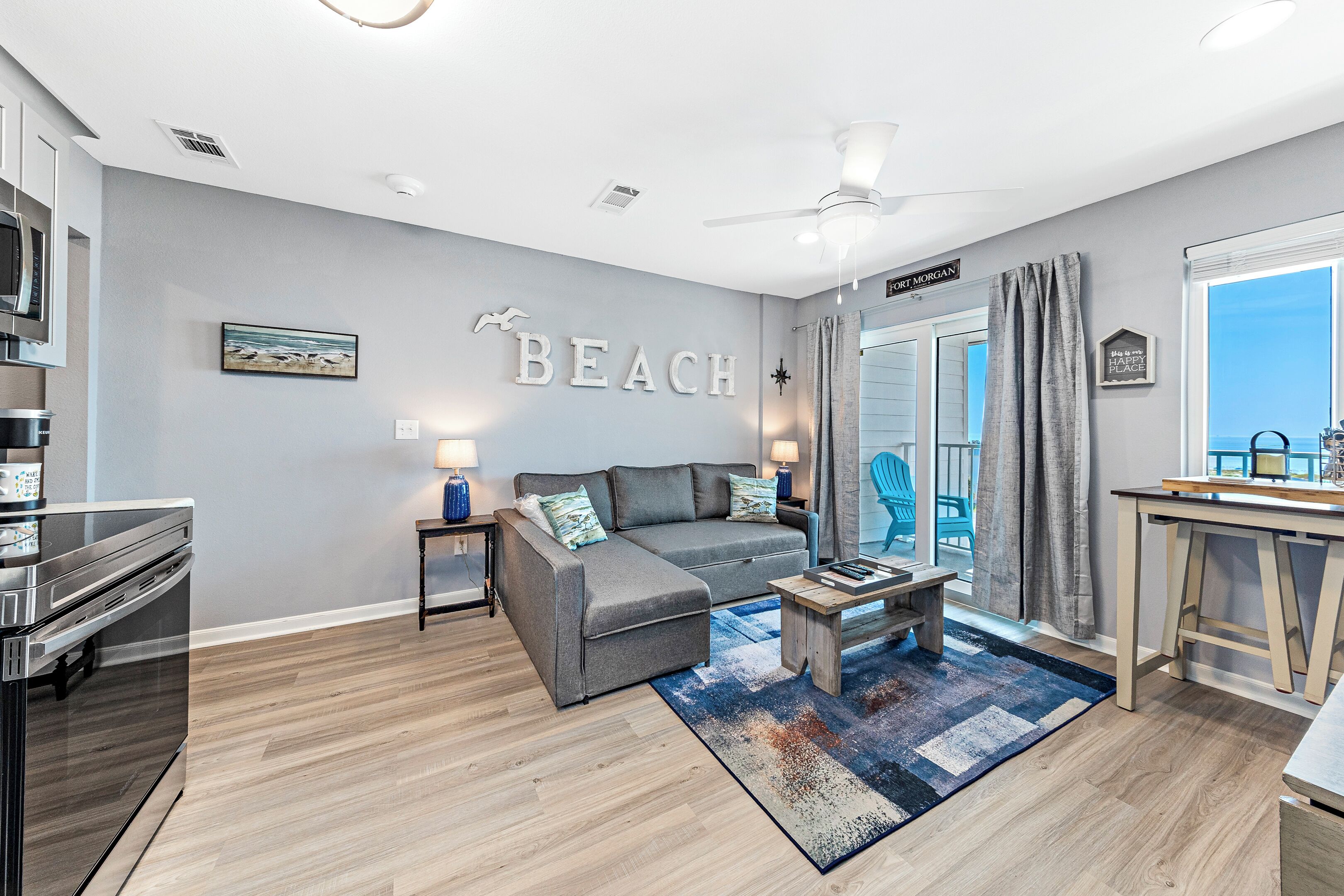 Condo família, 1 quarto, sacada, vista para a praia | Sala de estar