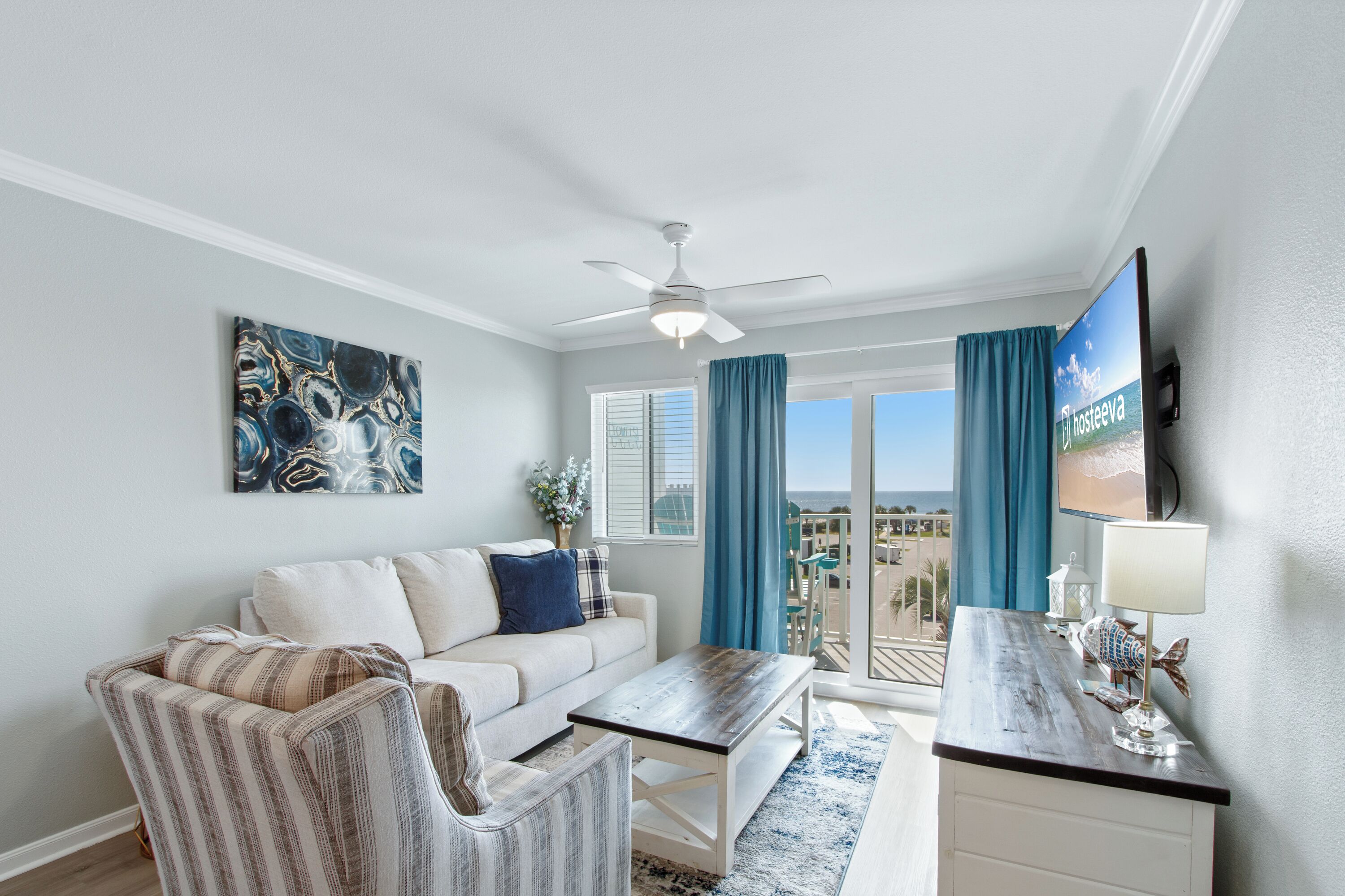 Apartamento familiar, 2 habitaciones, balcón, vistas a la playa | Sala de estar