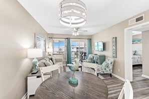 Comfort-Apartment, 2 Schlafzimmer, Nichtraucher, Balkon | Wohnzimmer