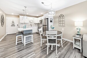 Condo Confort, 2 chambres, non-fumeur, balcon | Repas dans la chambre