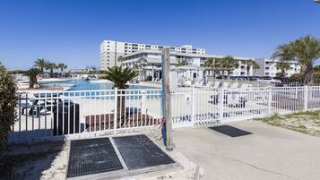 Indoor pool, 2 outdoor pools
