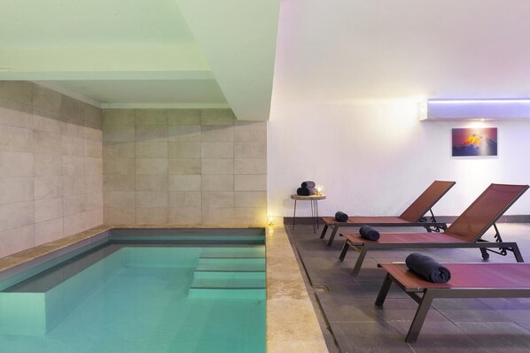 Piscine intérieure