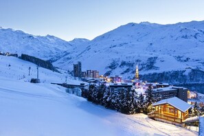 Exterior - Wifi, 100m from resort center, view resort/ski slopes, swimming pool, balcony, tv, ski locker (Les Menuires)