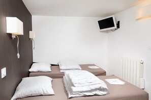 1 bedroom, free WiFi, bed sheets - Wifi, 100m from resort center, view resort/ski slopes, swimming pool, balcony, tv, ski locker (Les Menuires)