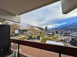 Property grounds - 10m from ski slopes, 7th floor, balcony, tv, ski locker, 28m², Les Menuires (Les Menuires)