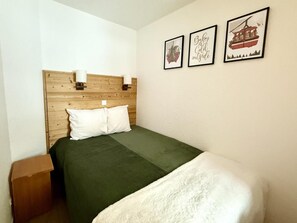 1 bedroom - Ski-in/ski-out & foot of the slopes, 2nd floor, view ski slopes, balcony, tv, ski locker, 27m² (La Plagne)