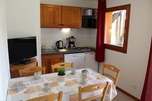 Kylskåp, mikrovågsugn och diskmaskin