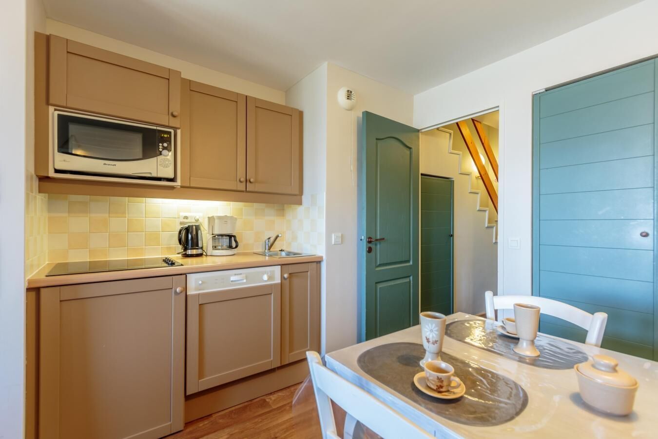 À 10m des pistes de ski, 5ème étage, balcon, casier à ski, 30m², Montchavin La Plagne