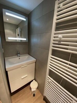 Bathroom - 50m from ski slopes, 2nd floor, balcony, tv, 24m², Les Arcs (Les Arcs)