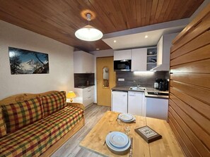 Interior - 100m from ski slopes, 1st floor, balcony, ski locker, 18m², Méribel (Méribel - Les Allues)