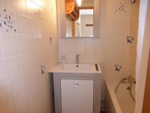 Bathtub - 20m from resort center, 5th floor, tv, 27m², Méribel (Méribel - Les Allues)