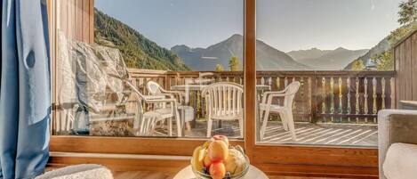 تناول الطعام بالخارج