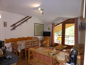 Interior - 200m from ski lifts, 1st floor, balcony, parking, tv, ski locker, 50m², Les Contamines-Montjoie (Les Contamines-Montjoie)