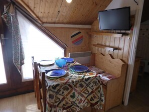 Dining - 3rd floor, balcony, parking, tv, ski locker, 26m², Les Contamines-Montjoie (Les Contamines-Montjoie)