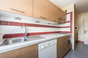 Fridge, microwave, oven, dishwasher
